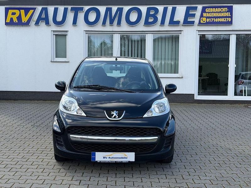 Gebraucht Peugeot 107 Active 68 PS (50 kW) 2012 Schwarz Kleinwagen