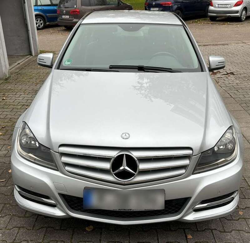Silber Gebraucht 2013 Mercedes C180 Avantgarde Edition Limousine | 9.500 € (Guter Preis) - Bild 1/4