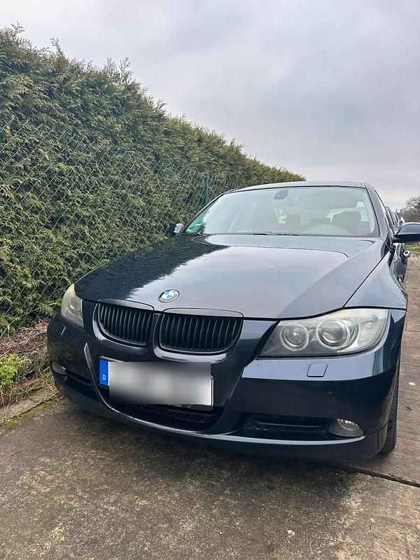 Blau Gebraucht 2008 BMW 320 Limousine | 2.800 € (Guter Preis) - Bild 1/4