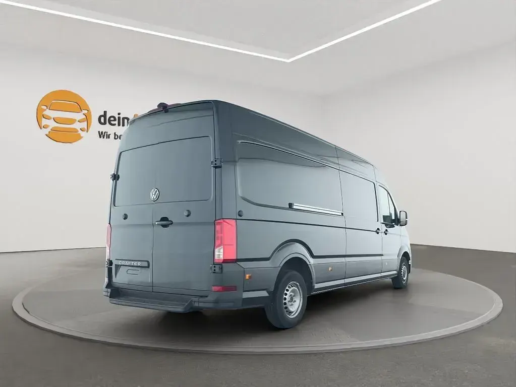 Gebraucht VW Crafter S 140 PS (102 kW) 2025 Deep black perleffekt Van