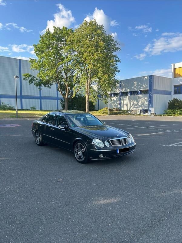 Schwarz Gebraucht 2003 Mercedes E500 Avantgarde Limousine | 4.600 € (Superpreis) - Bild 1/4