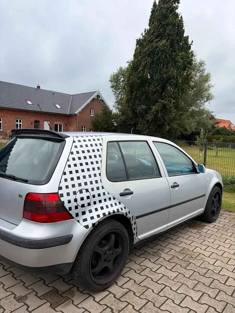 Gebraucht VW Golf IV 100 PS (73 kW) 2000 Silber Kleinwagen
