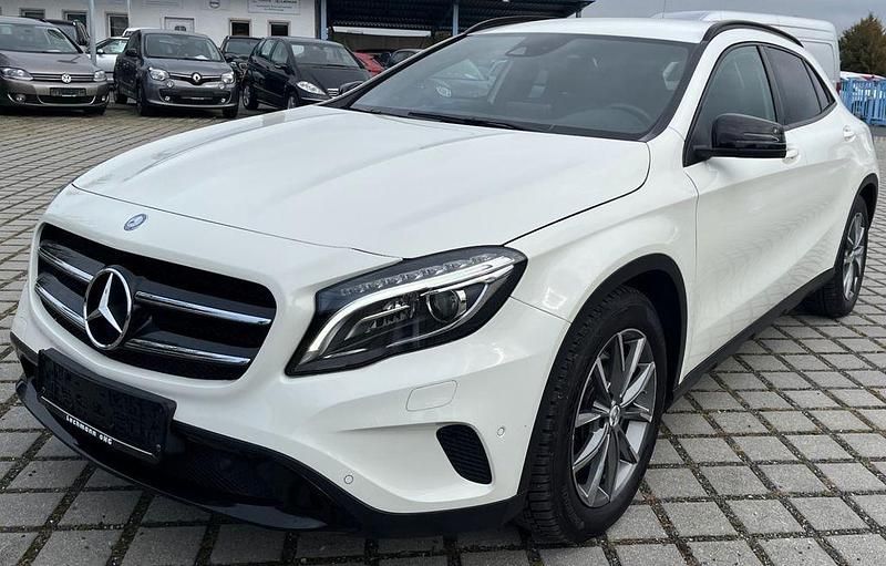 Gebraucht Mercedes GLA250 211 PS (155 kW) 2016 Weiß SUV