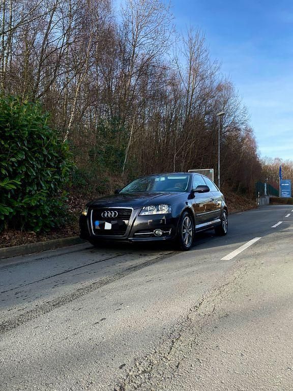 Grau Gebraucht 2011 Audi A3 Ambition Limousine | 7.500 € (Fairer Preis) - Bild 1/4