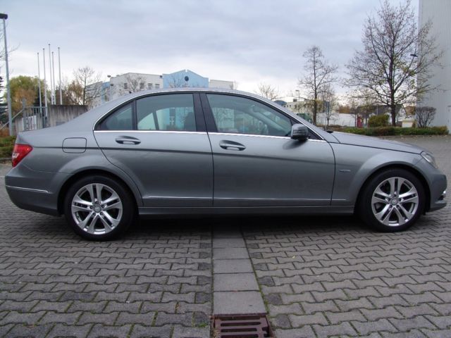 Gebraucht Mercedes C250 204 PS (150 kW) 2012 Silber metallic Limousine