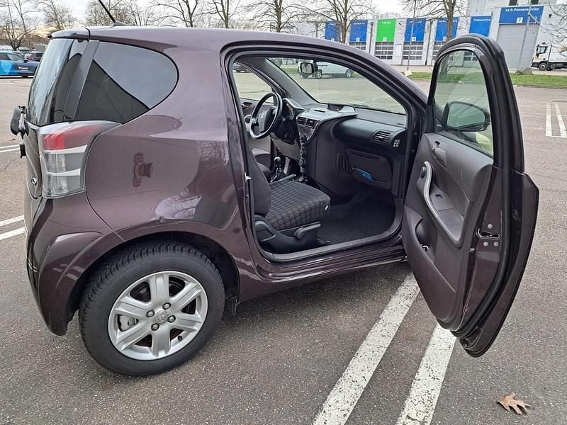 Gebraucht Toyota iQ 68 PS (50 kW) 2009 Violet Kleinwagen