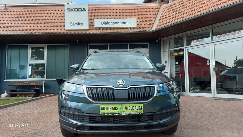 Grau Gebraucht 2020 Skoda Karoq Ambition SUV | 20.900 € (Superpreis) - Bild 1/4
