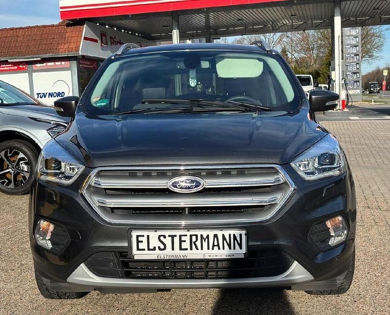 Gebraucht Ford Kuga 150 PS (110 kW) 2018 Grau SUV