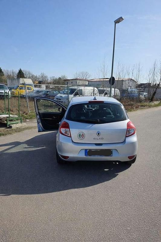 Gebraucht Renault Clio II 75 PS (55 kW) 2007 Limousine