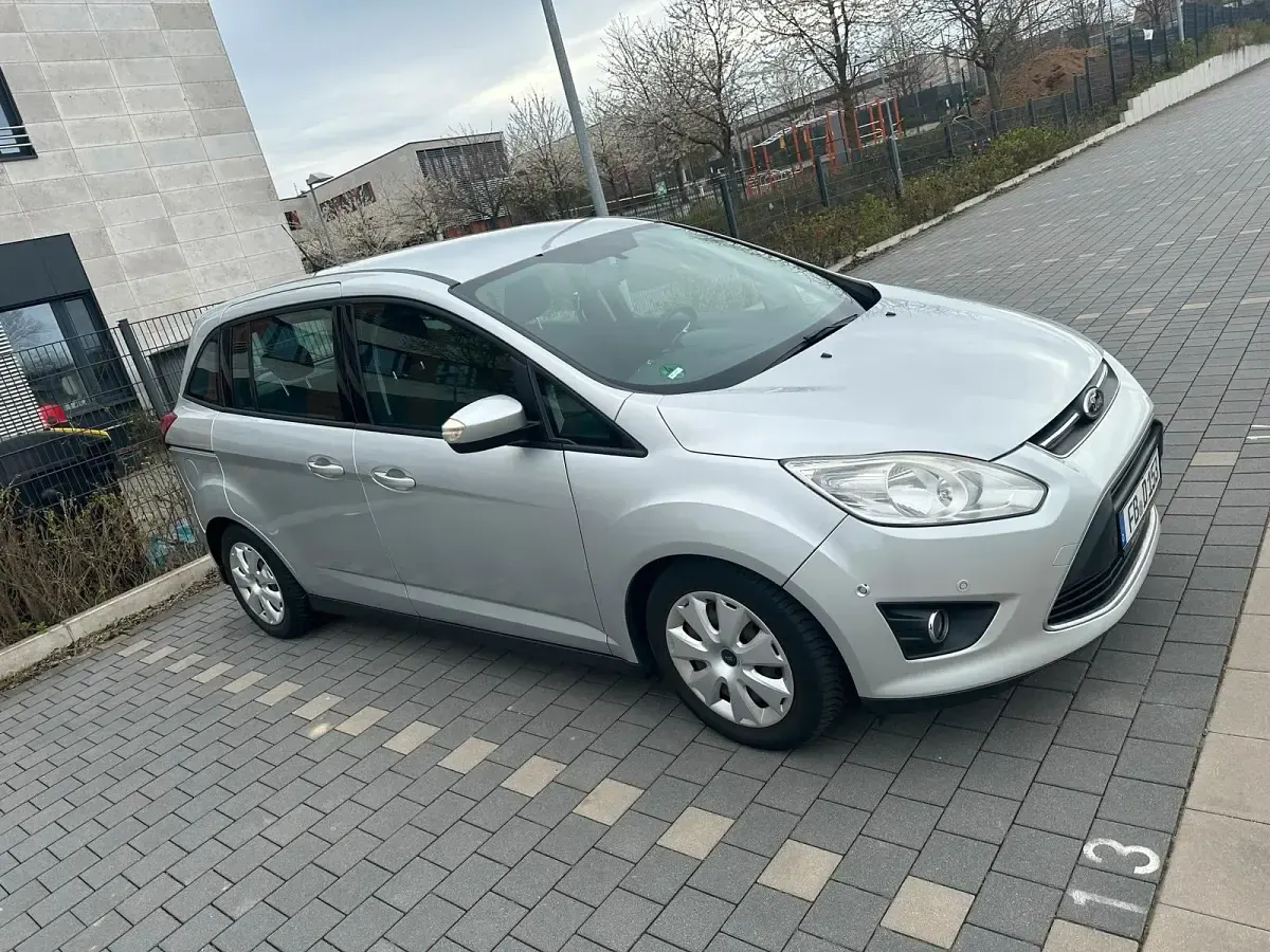Używany Ford Grand C-Max 140 KM (102 kW) 2012 Srebrny Minivan