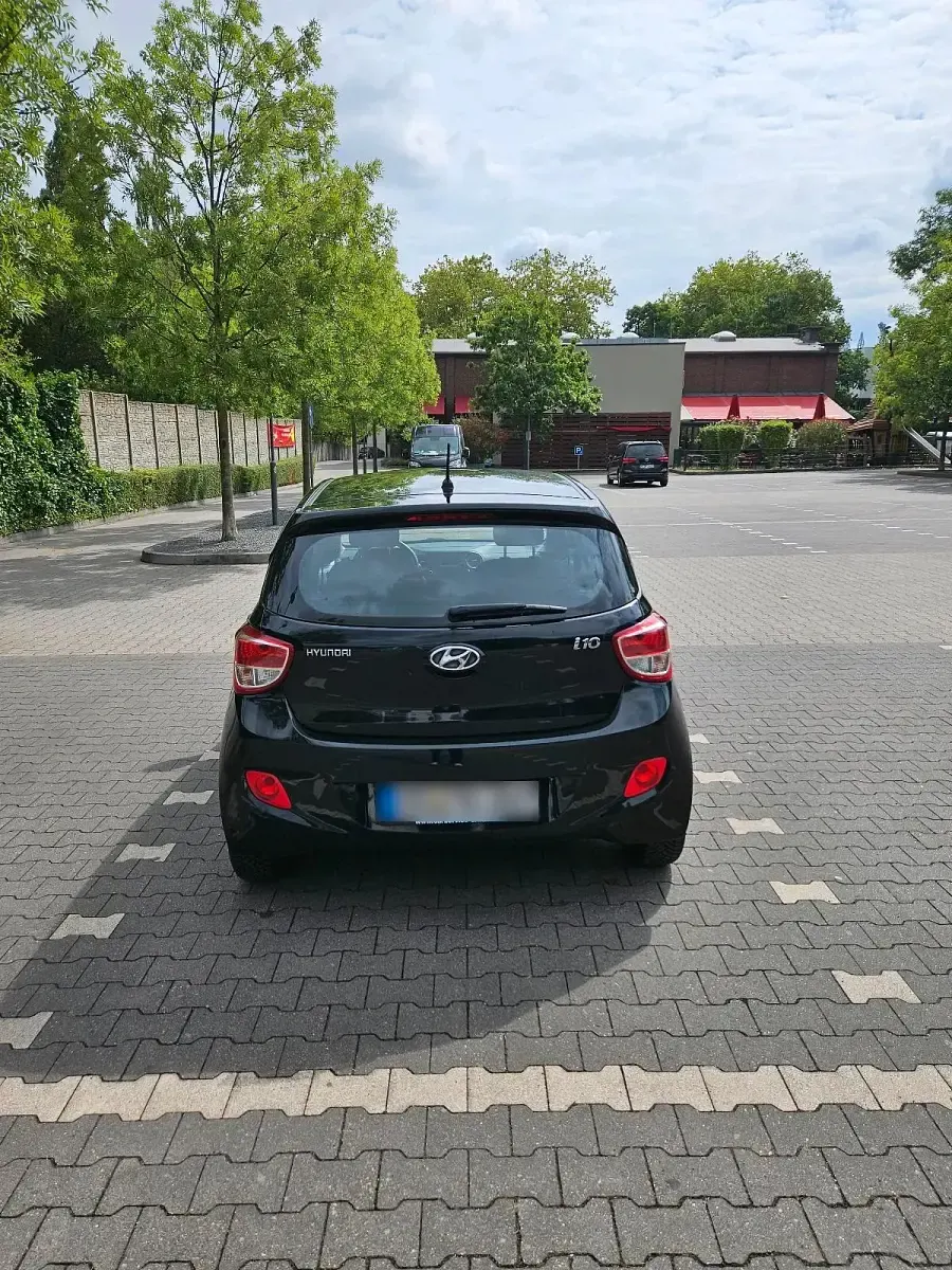 Gebraucht Hyundai i10 Classic 67 PS (49 kW) 2016 Schwarz Kleinwagen