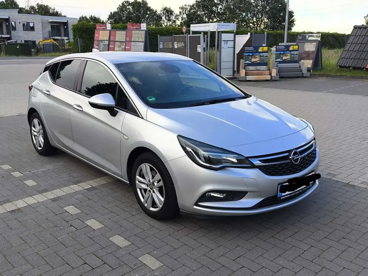 Gebraucht Opel Astra Dynamic 110 PS (80 kW) 2017 Grau Kleinwagen