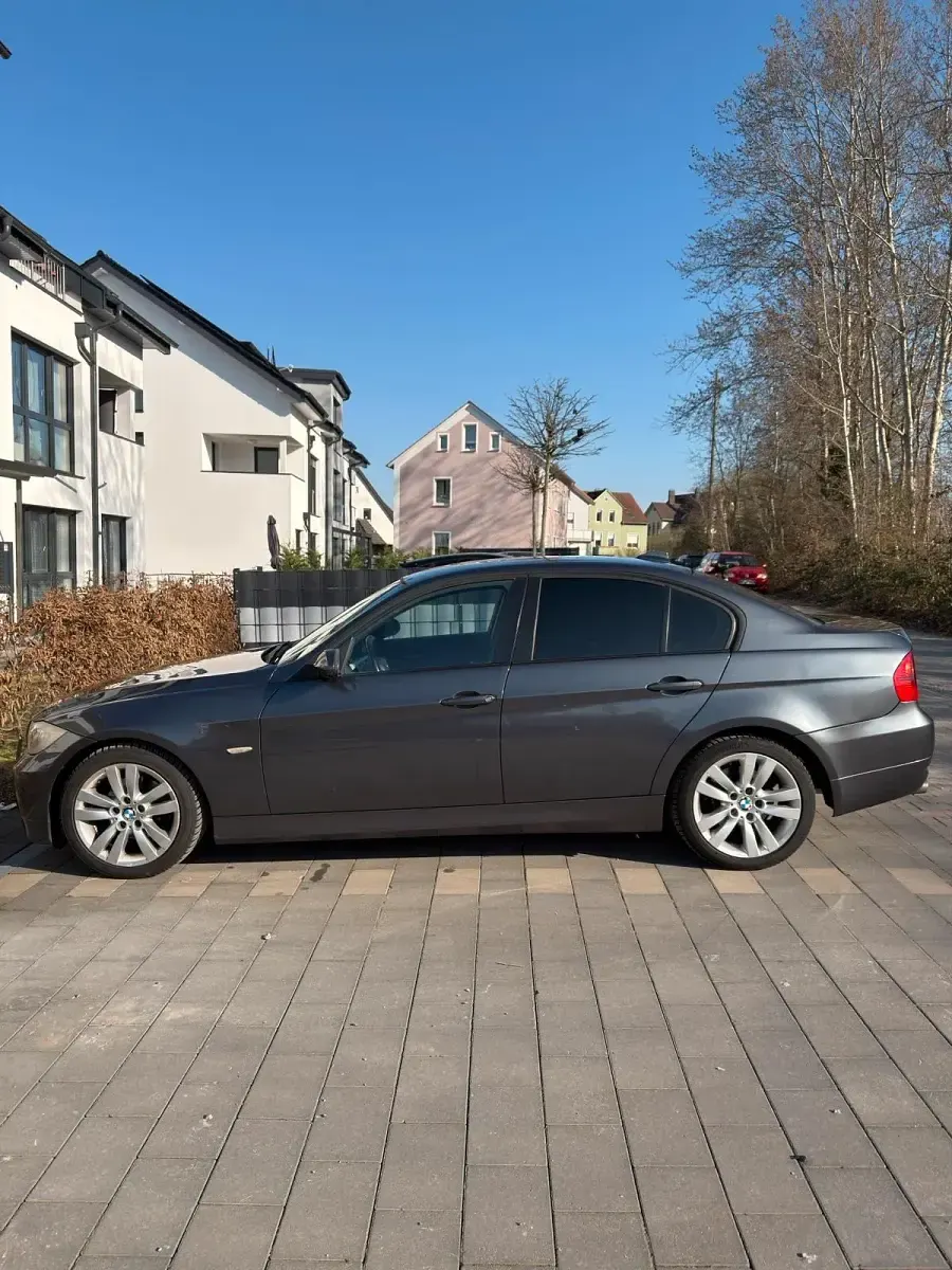 Gebraucht BMW 320 163 PS (119 kW) 2006 Grau Limousine