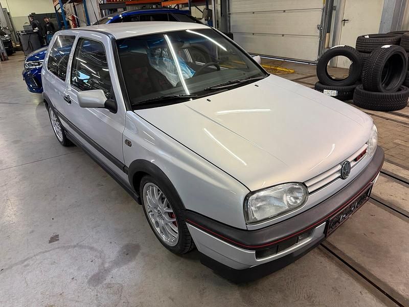 Silber Gebraucht 1996 VW Golf Classicline Limousine | 14.500 € - Bild 1/4