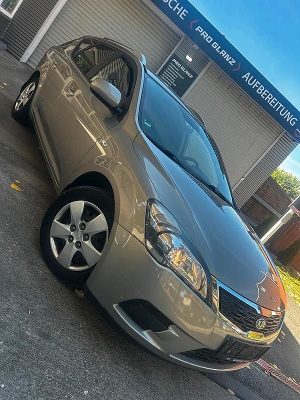 Violet Gebraucht 2012 Kia Ceed Kombi | 3.199 € (Guter Preis) - Bild 1/4