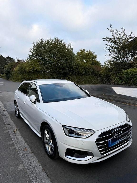 Gebraucht Audi A4 Advanced 163 PS (119 kW) 2022 Weiß Kombi