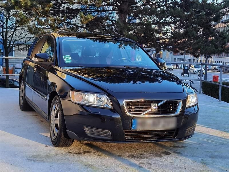 Schwarz Gebraucht 2008 Volvo V50 Kombi | 1.800 € (Superpreis) - Bild 1/4
