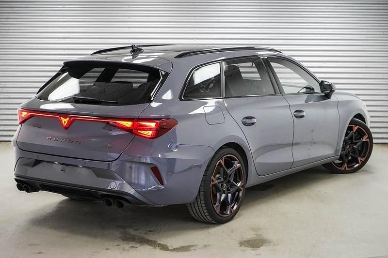 Gebraucht Cupra Leon VZ 333 PS (244 kW) 2025 Graphene grau metallic (r6) Kombi