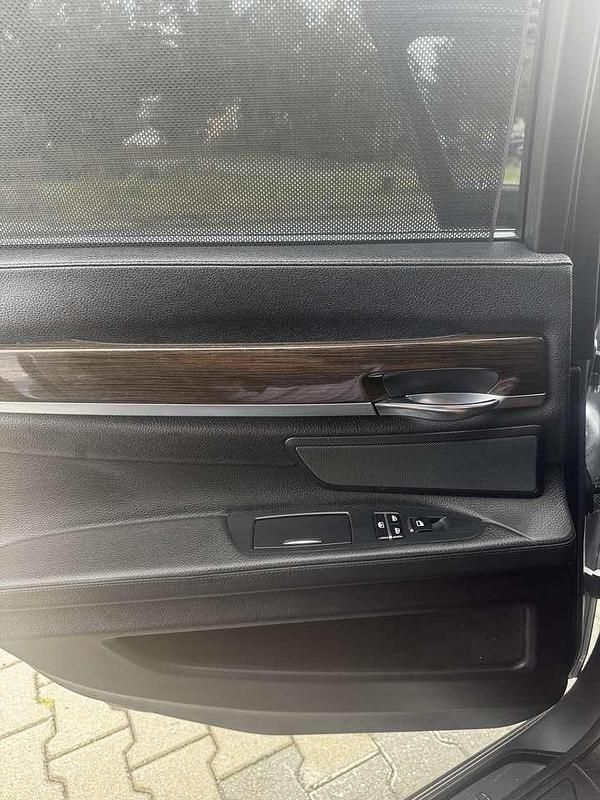 Second-hand BMW 730L 245 CP (180 kW) 2012 Berlinǎ