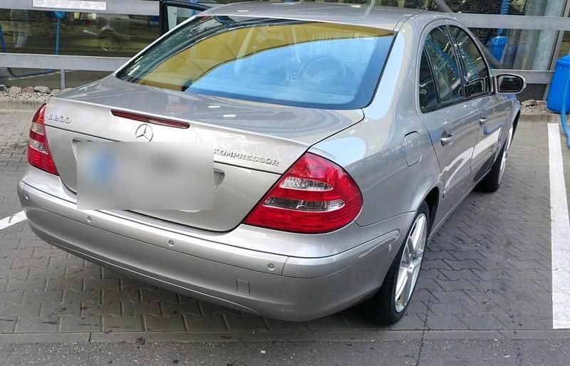 Gebraucht Mercedes E200 163 PS (119 kW) 2005 Silber Limousine