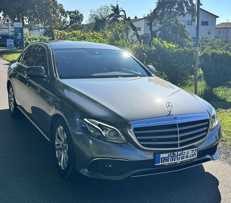Gebraucht Mercedes E220 194 PS (142 kW) 2018 Grau Limousine