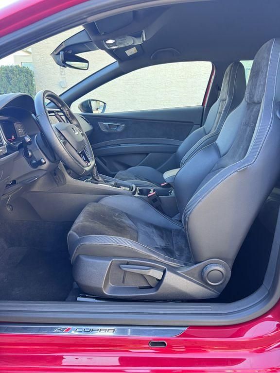 Rot Gebraucht 2018 Cupra Leon Limousine | 18.999 € (Superpreis) - Bild 1/4