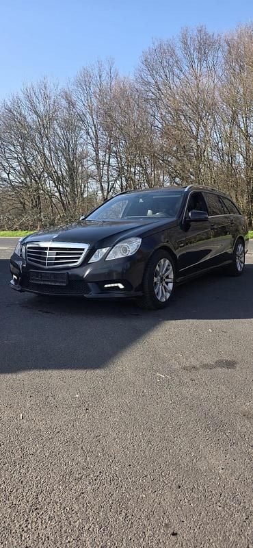 Gebraucht Mercedes E350 231 PS (169 kW) 2010 Schwarz Kombi