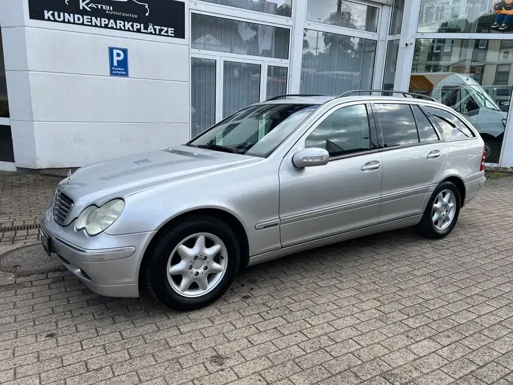 Gebraucht Mercedes C220 Elegance 143 PS (105 kW) 2003 Silber Limousine