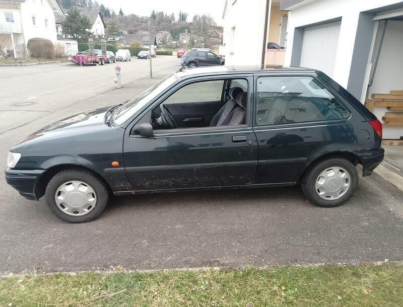 Grün Gebraucht 1995 Ford Fiesta Kleinwagen | 1.200 € - Bild 1/4