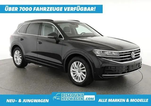 Grenadil schwarz metallic Neu 2025 VW Touareg Elegance SUV | 69.895 € - Bild 1/4