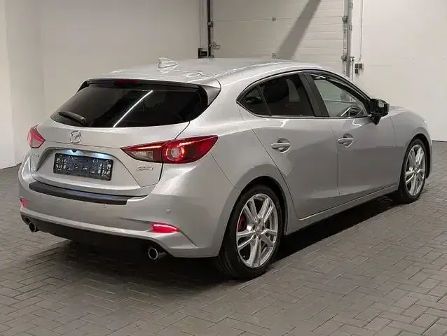 Gebraucht Mazda 3 Exclusive-Line 120 PS (88 kW) 2018 Sonicsilbermet. Limousine
