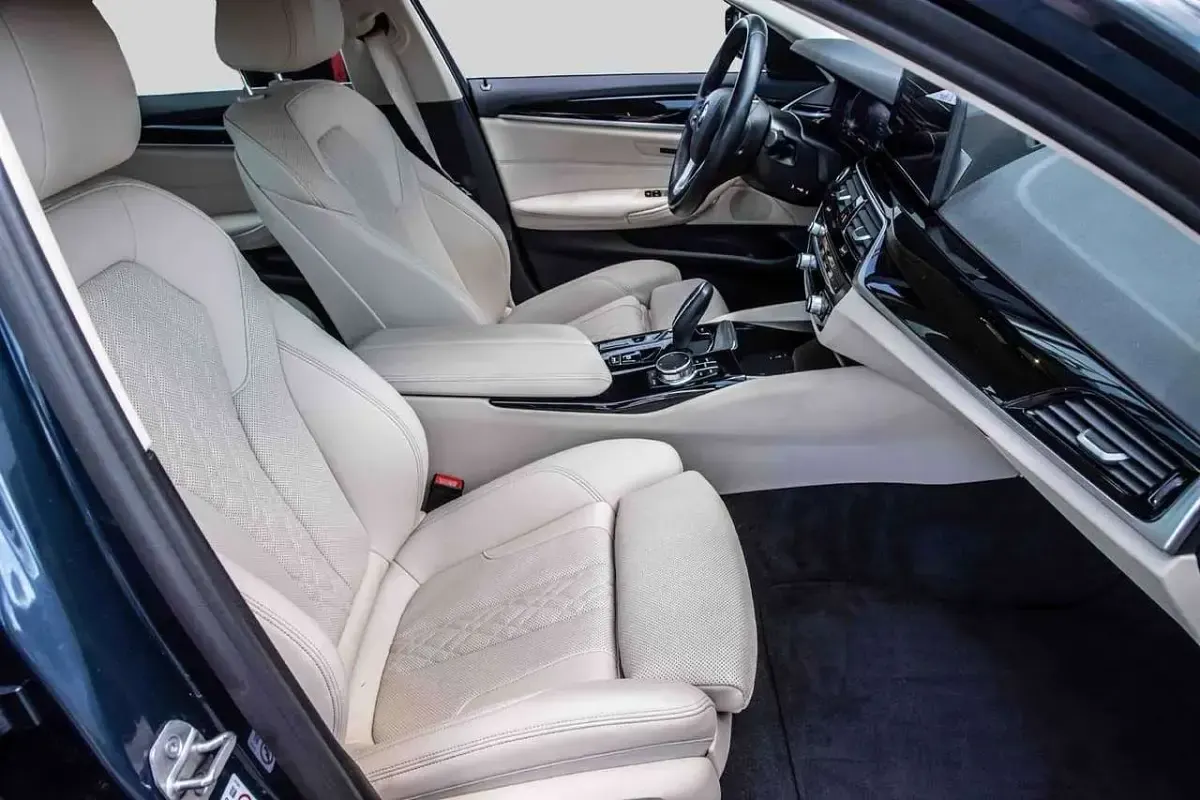 Gebraucht BMW 530e iPerformance 292 PS (214 kW) 2022 Arctic race blue metallic Limousine