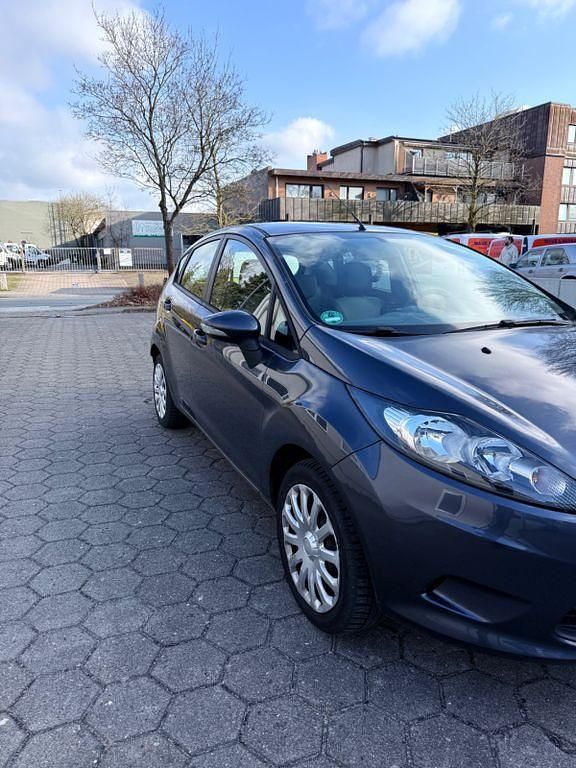 Gebraucht Ford Fiesta Ambiente 60 PS (44 kW) 2009 Grau Kleinwagen
