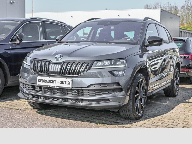 Quarzgrau metallic Gebraucht 2020 Skoda Karoq SportLine SUV | 30.750 € (Fairer Preis) - Bild 1/4