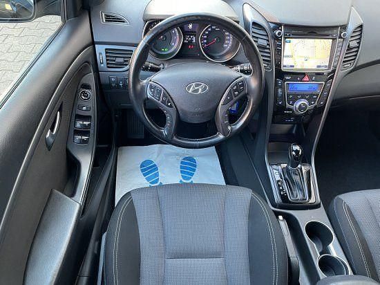 Gebraucht Hyundai i30 Passion 135 PS (99 kW) 2016 Phantom black / mic Limousine