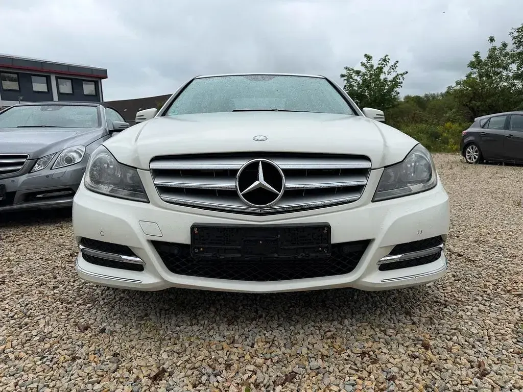 Gebraucht Mercedes C180 156 PS (114 kW) 2012 Weiß Limousine