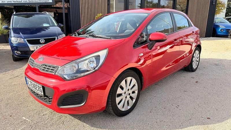 Gebraucht Kia Rio Edition 7 86 PS (63 kW) 2012 Rot Limousine