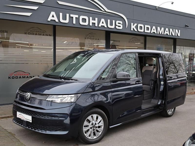 Gebraucht VW Multivan 150 PS (110 kW) 2024 Starlight blue metallic Van