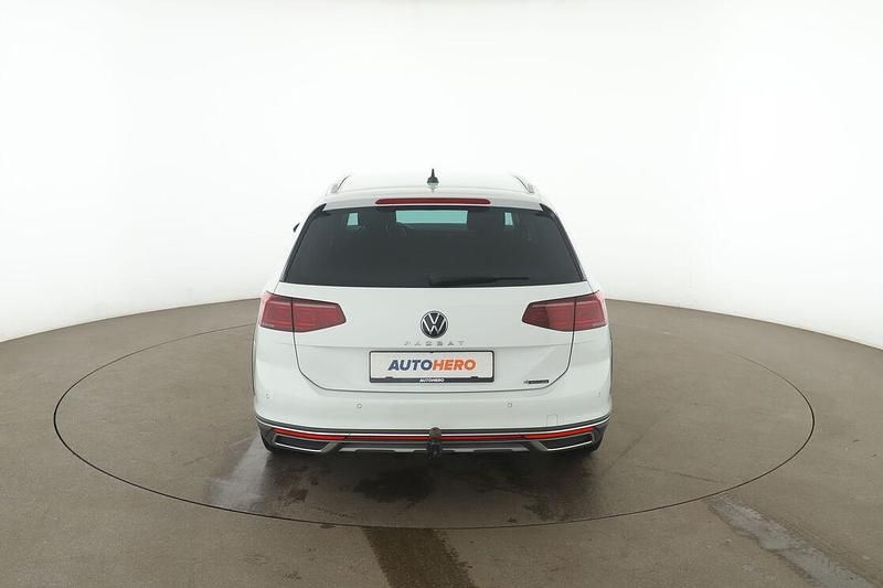 Gebraucht VW Passat Alltrack 200 PS (147 kW) 2021 Weiß Kombi