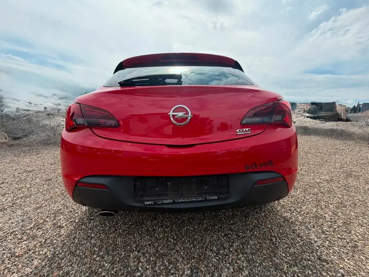 Gebraucht Opel Astra GTC 179 PS (131 kW) 2011 Rot Coupé