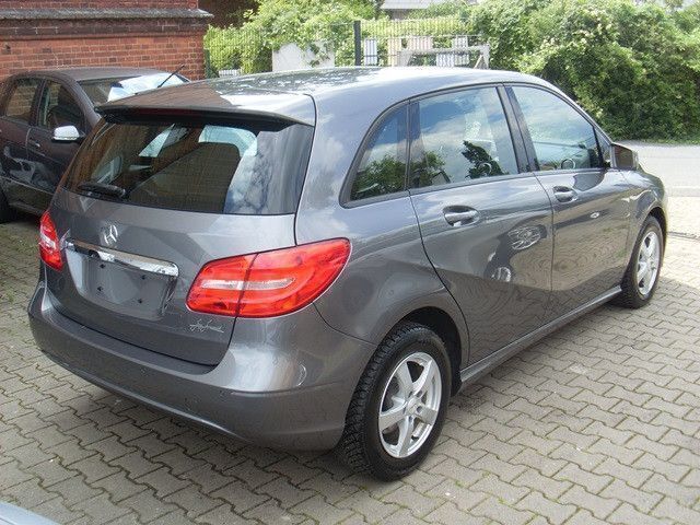 Gebraucht Mercedes B180 122 PS (89 kW) 2013 Grau Van / Kleinbus