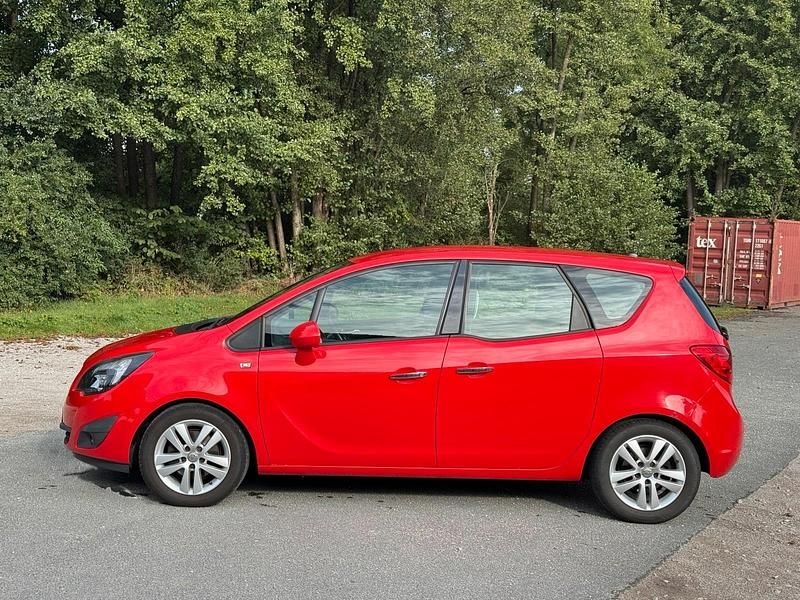 Gebraucht Opel Meriva Innovation 95 PS (69 kW) 2011 Rot Van / Kleinbus