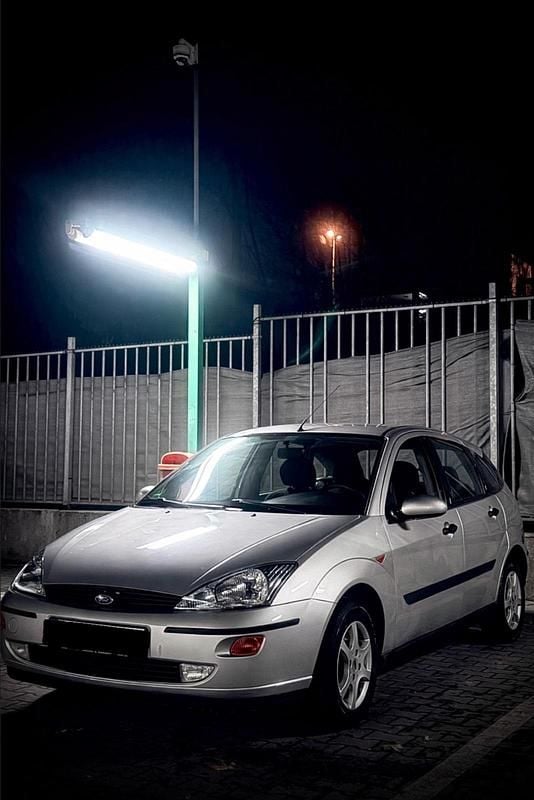 Gebraucht Ford Focus Ghia 115 PS (84 kW) 2001 Grau Kleinwagen