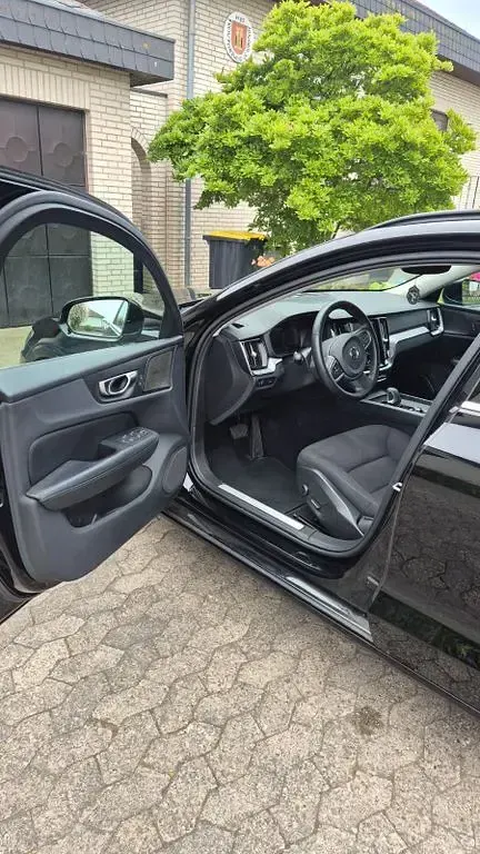Gebraucht Volvo V60 Core 163 PS (119 kW) 2022 Schwarz Kombi