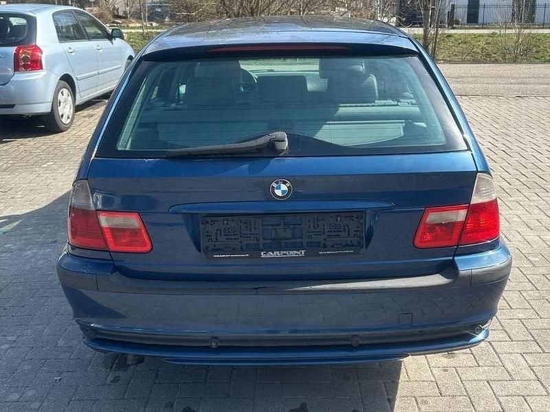 Gebraucht BMW 320 136 PS (100 kW) 2000 Blau Kombi