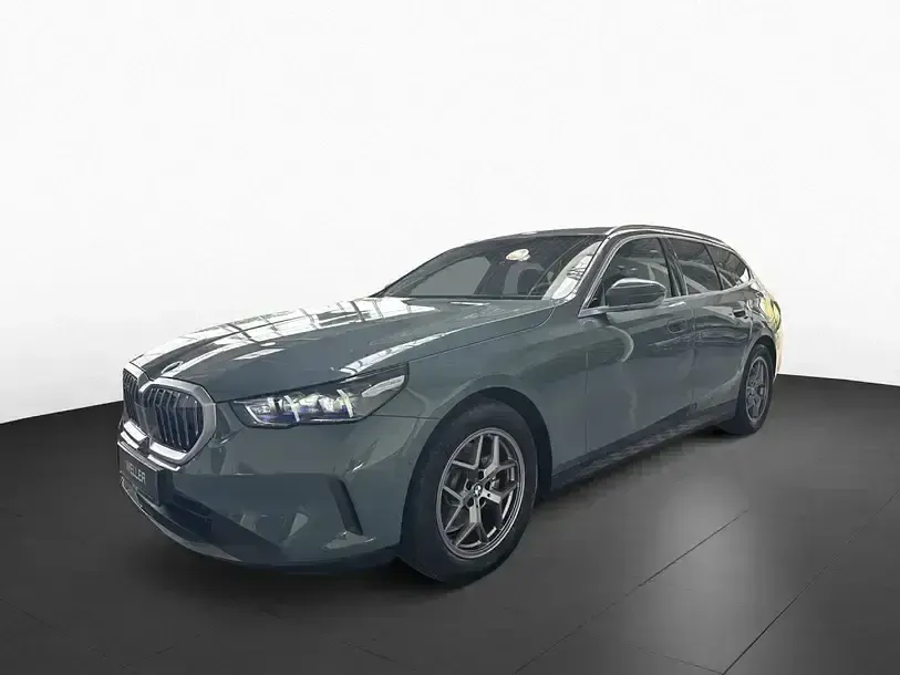 Gebraucht BMW 520 Comfort Edition 197 PS (144 kW) 2025 Cape york grün (grün) Kombi