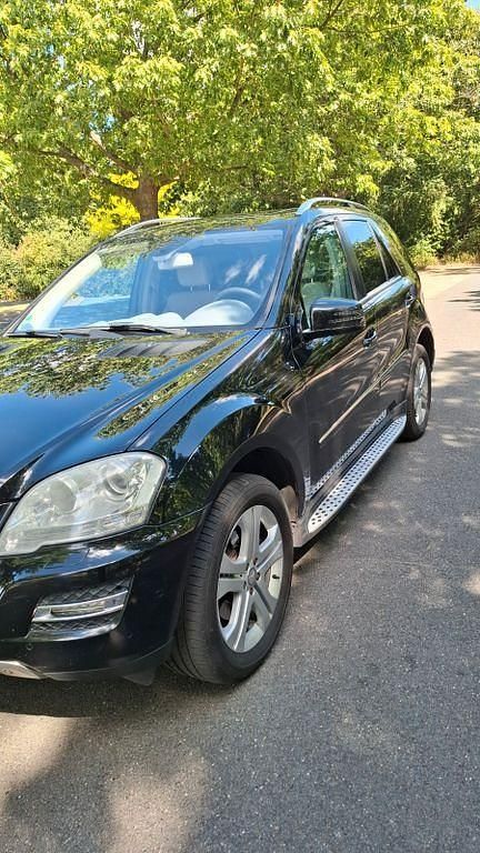 Używany Mercedes ML350 231 KM (169 kW) 2010 Czarny SUV
