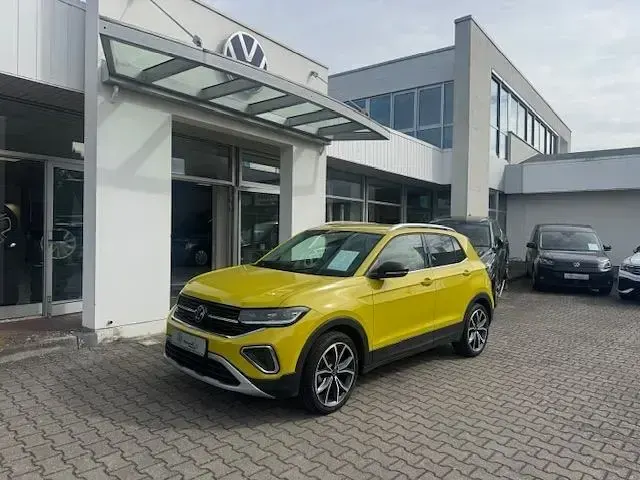 Gebraucht VW T-Cross Style 116 PS (85 kW) 2024 Grape yellow SUV