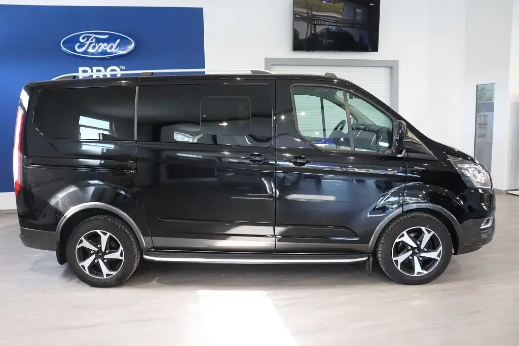 Gebraucht Ford Tourneo Active 131 PS (96 kW) 2022 Schwarz Van / Kleinbus