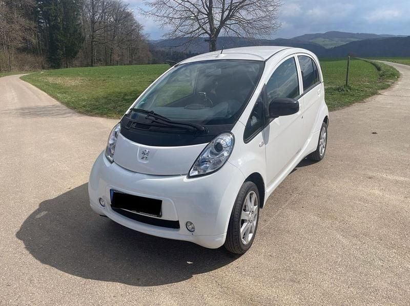 Gebraucht Peugeot iON 35 kW (48 PS) 2017 Weiß Kleinwagen